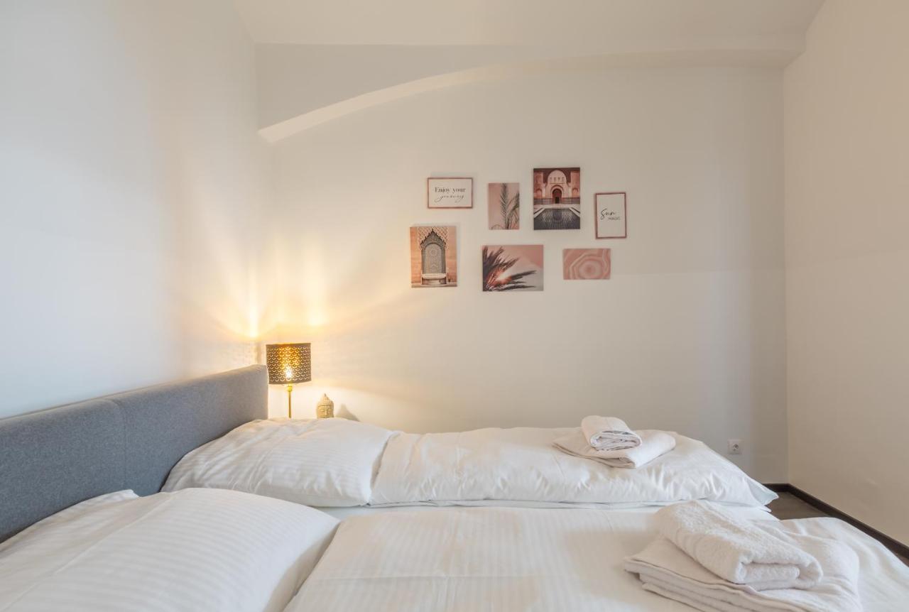 Xxxl Bed/ Free Parking/ Apartament *